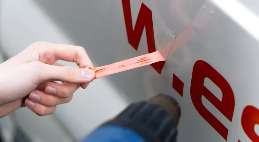 lettres adhésives à Nîmes